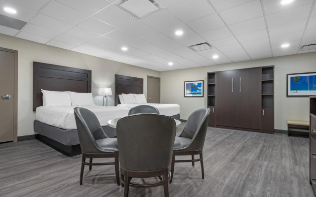 Best Western Plus Port O'Call Hotel
