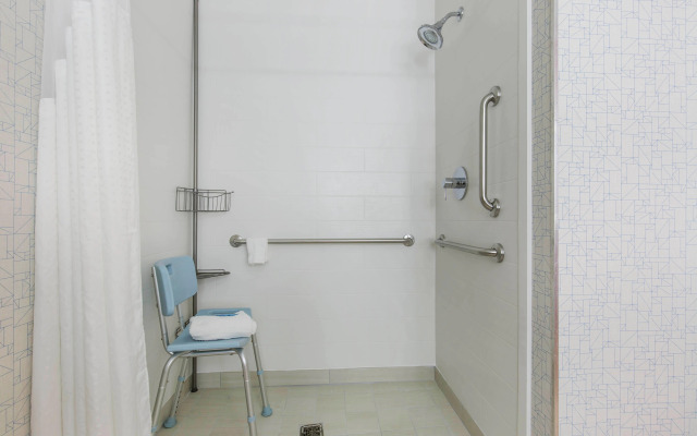 Holiday Inn Express & Suites Chicago West - St Charles