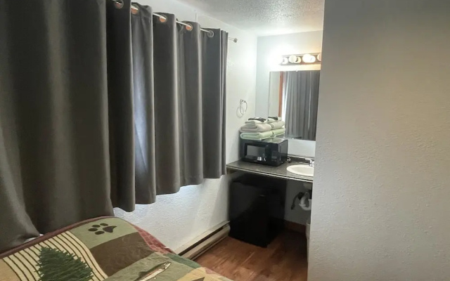Brown Bear Saloon and Hotel