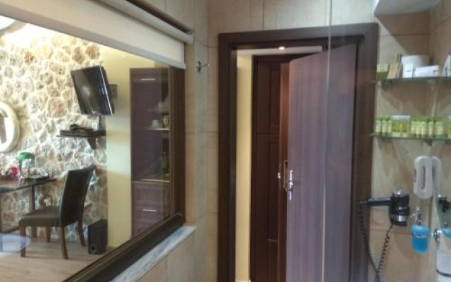 Arhontopetra Suites & Spa
