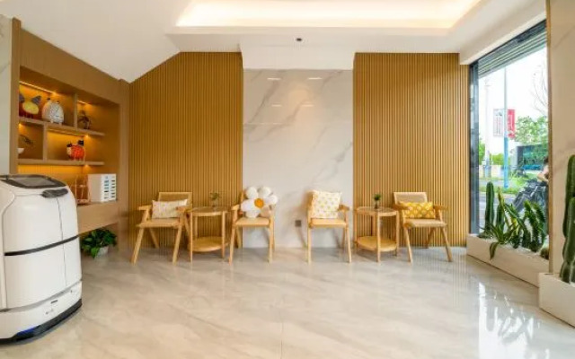 Blue House Hotel (University Town, Bay Tourism Area)