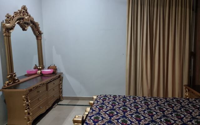 Impeccable 4-bed Villa in Gujrat