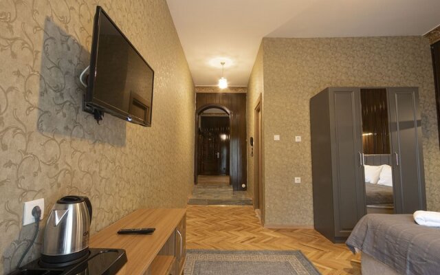 Ares Business Suit Hotel