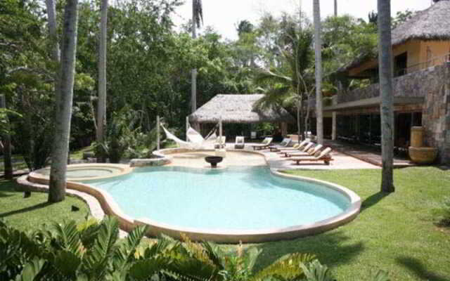 El Tamarindo Beach & Golf Resort