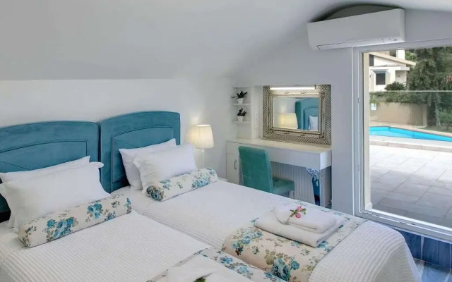 Sani Luxury Villas