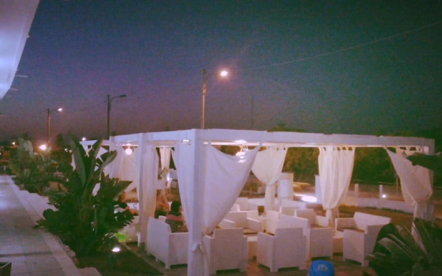 Oasis Park Hotel