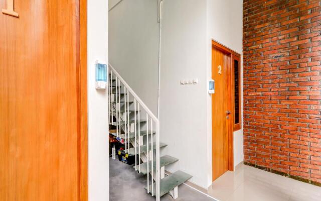 OYO 90099 Twin House