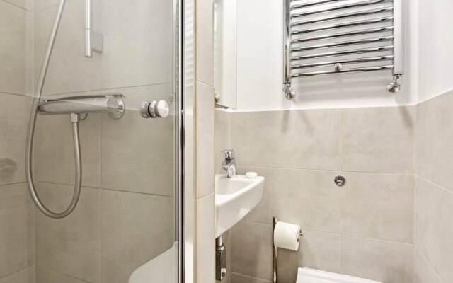 Modern & Spacious 2-bedroom House in Fulham