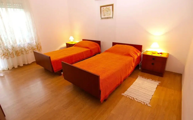 Apartment 977