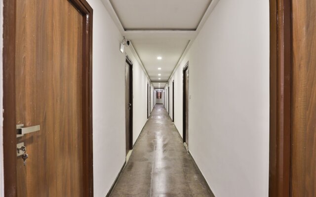 OYO 12800 Hotel VLEE