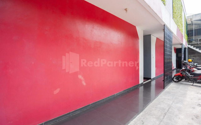 Super OYO 2223 J&b Room Utan Kayu