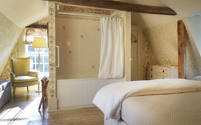 The Deacon & James Pharmacy B&B