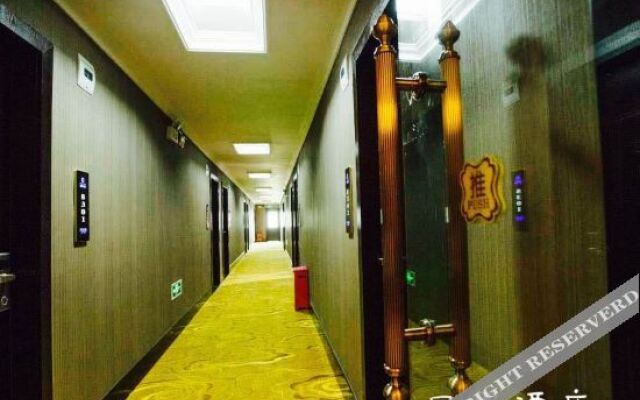 Phoenix Chain Hotel (Xuyong Bus Station)