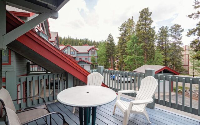 Pine Creek Lodge by RedAwning