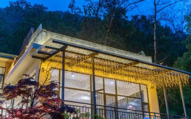 Hailuogou Lanshan Baiyunli Hot Spring Homestay