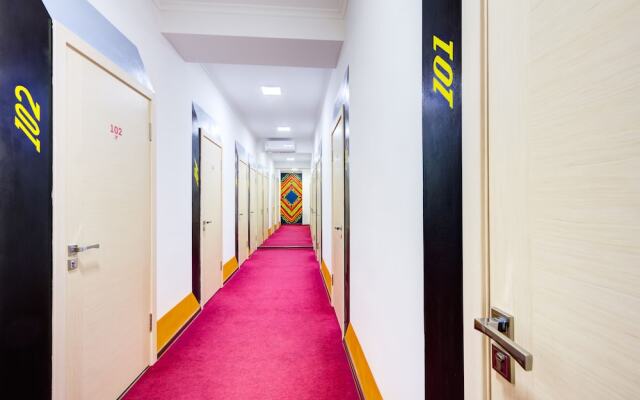 White Hotel & Hostel