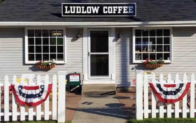 Historic Ludlow Apt A
