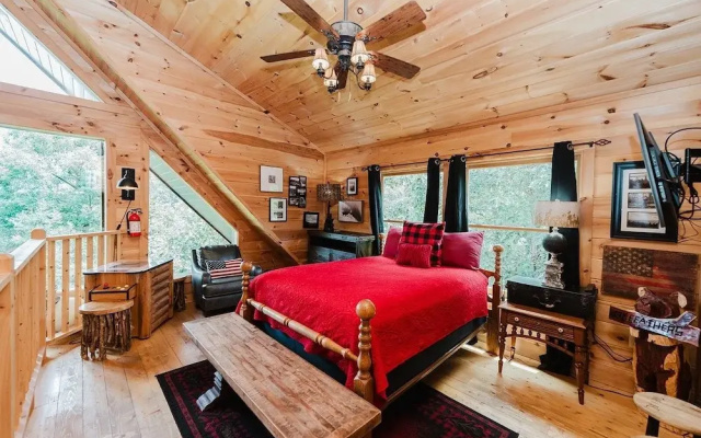 Elk Feathers 2 Bedroom Cabin by RedAwning