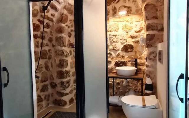 Tuğmaner Small House Ajar