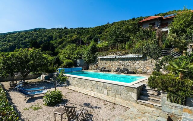 Villa With Private Pool and View of the Lake