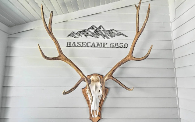 Stylish Basecamp 6850' Near Downtown Williams!