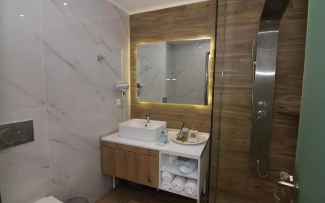 Lakones Deluxe Suites A