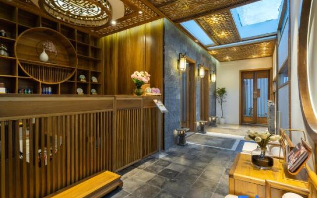 Xianyun Lakeside Hostel
