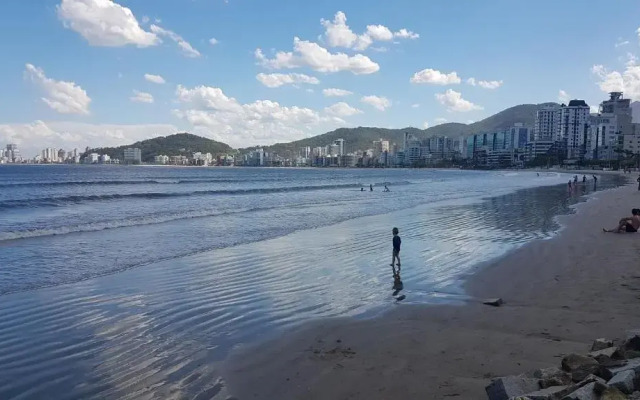 Hospedagem 20m da praia.