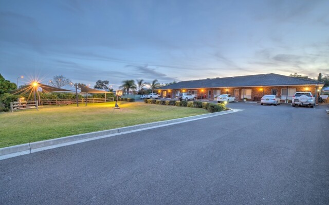 Cadman Motor Inn & Apartments