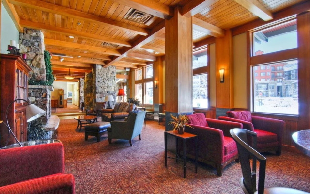 Zephyr Mountain Lodge