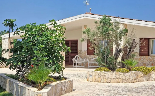 Villa With Swimming Pool Sleeps 8 Three Bedrooms