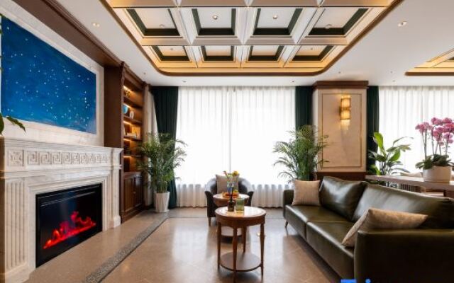 Nostalgia S Hotel (Shanghai Railway Station Suzhou River)