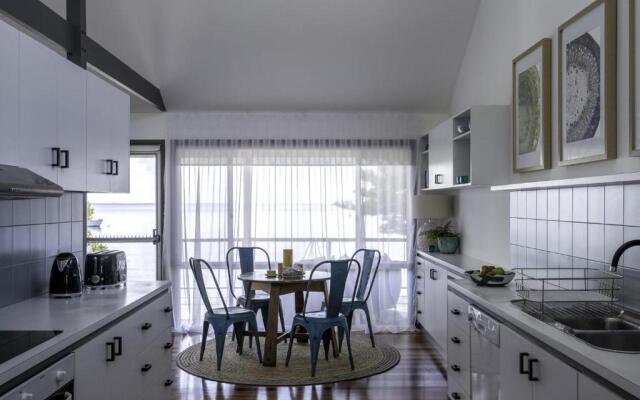 The Seaview - Designer Beachfront House