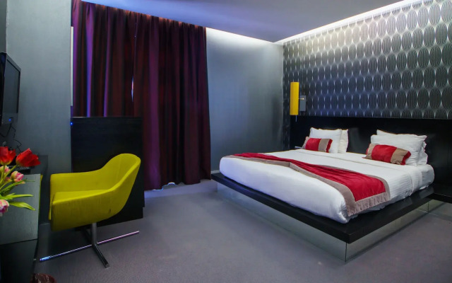 Vernazza Suites Hotel
