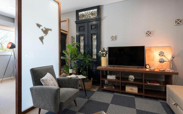 CN150 boutique studio, charming flat