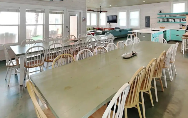 Avg622#2-beach Club 2