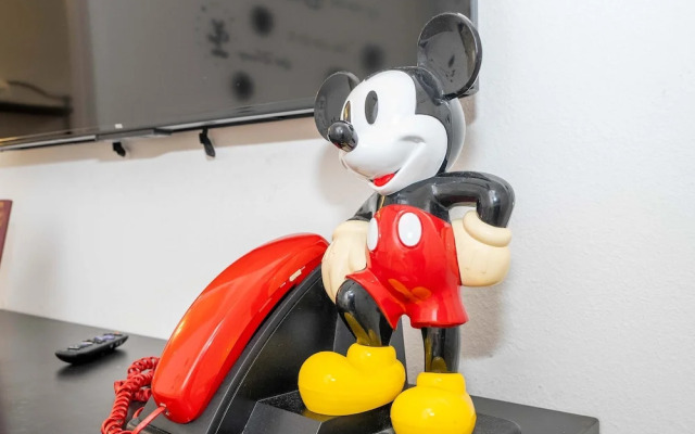 Spacious 6-bedroom Retreat Near Disney Parks