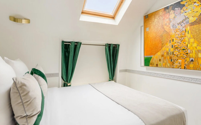 Merveil Luxury Suites - Royale - Saint Honore view