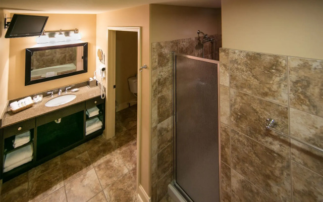 Lodge Of Four Seasons Golf Resort, Marina & Spa