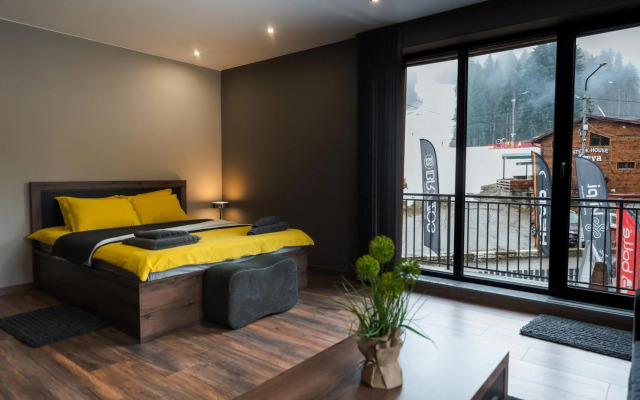 The White Horse Apartment 1