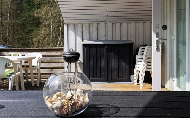 Vibrant Holiday Home in BlÃ¥vand near Sea