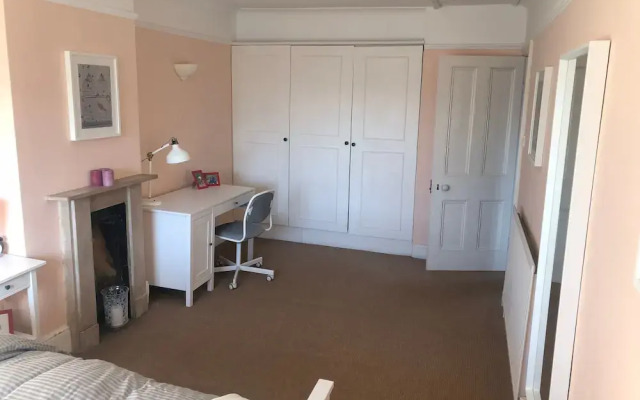 2 Bedroom Brighton Apartment With Sea Views