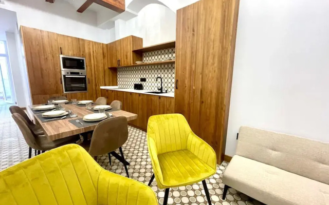 Los Angeles With 3 Bedrooms and 3 Bathrooms