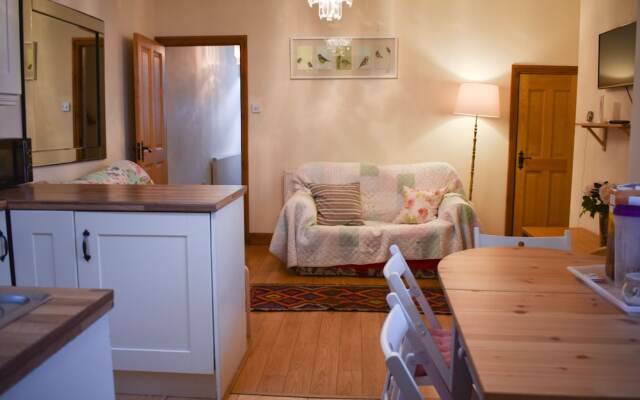 Central 3 Bedroom Townhouse Near O'Connell Street