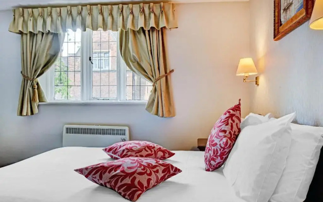 OYO Dovecote Hotel