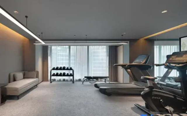 Madison Hotel (Yibin Hejiangmen Yangtze River Park)