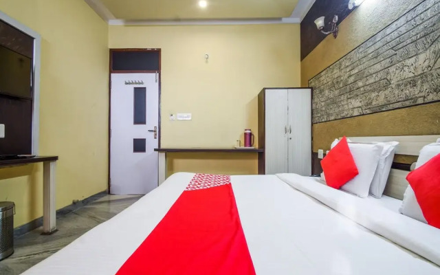 OYO 22052 Htl Kingdom Palace
