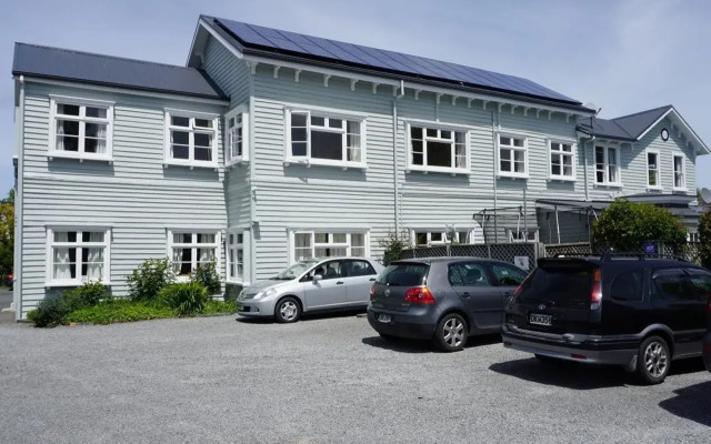 Dorset House Backpackers / Dorset Apartments