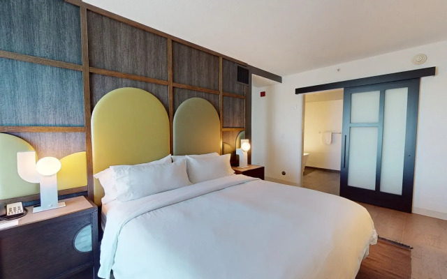 Renaissance® Phoenix Glendale Hotel & Conference Center