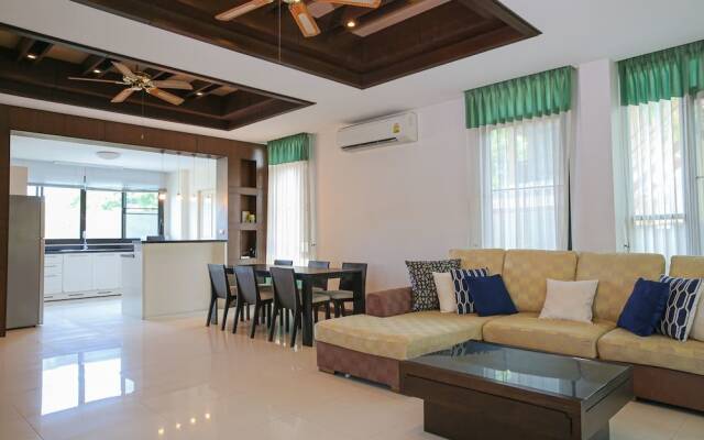 4 BR Private Villa in V49 Pattaya w/ Village Pool